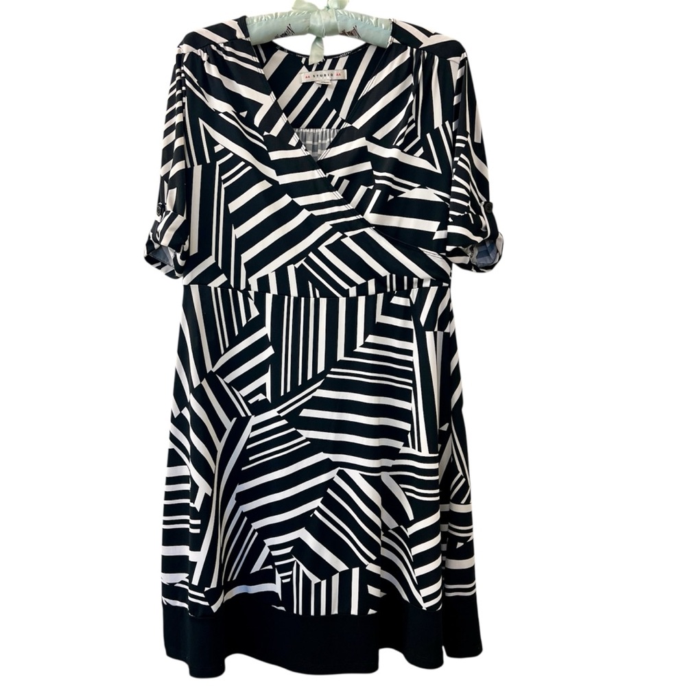 5/$20 Black and White Geometric Dress
